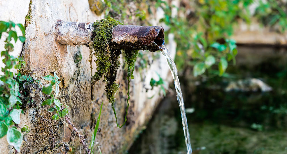 Agua de manantial