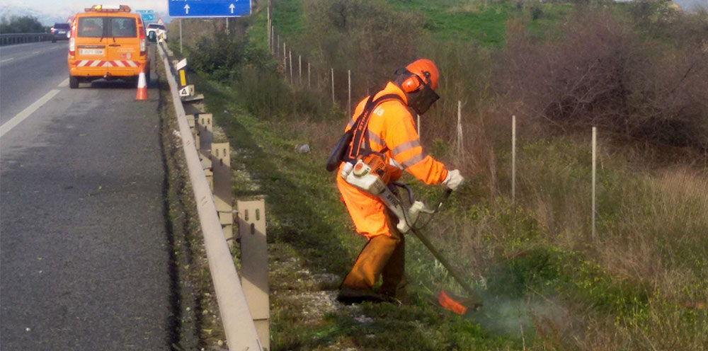 Desbroce de terrenos en carreteras