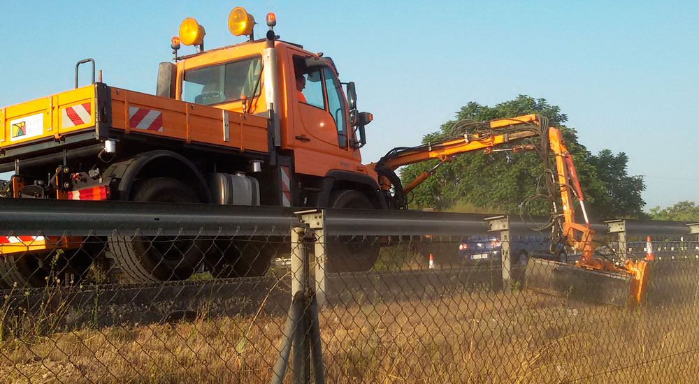 Trabajos mecánicos de desbroce en carreteras