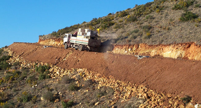 Mejora de terraplenes en pista forestal