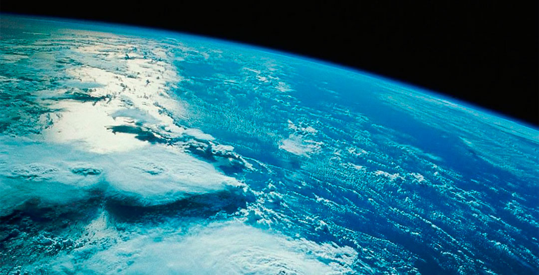 Vista de la atmósfera y capa de ozono